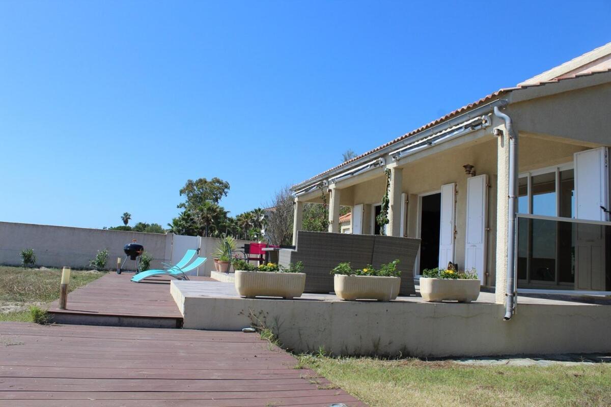 Bord de mer, pieds dans l'eau, vue panoramique Villa Сан-Николао Екстериор снимка