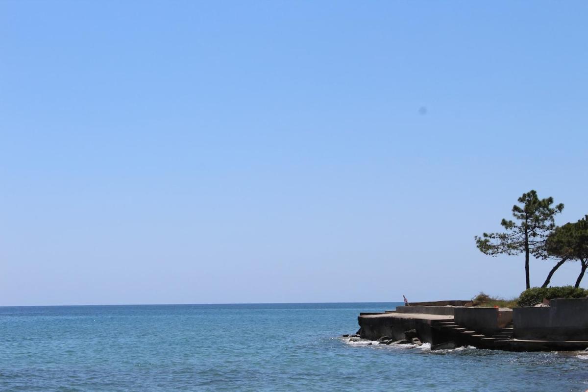 Bord de mer, pieds dans l'eau, vue panoramique Villa Сан-Николао Екстериор снимка