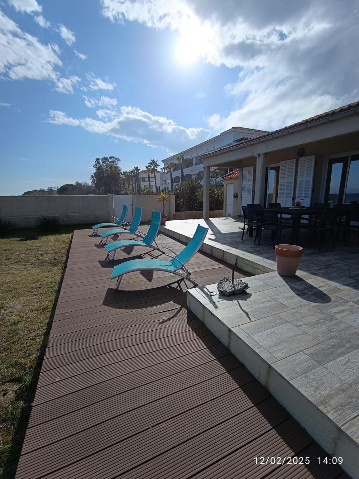 Bord de mer, pieds dans l'eau, vue panoramique Villa Сан-Николао Екстериор снимка