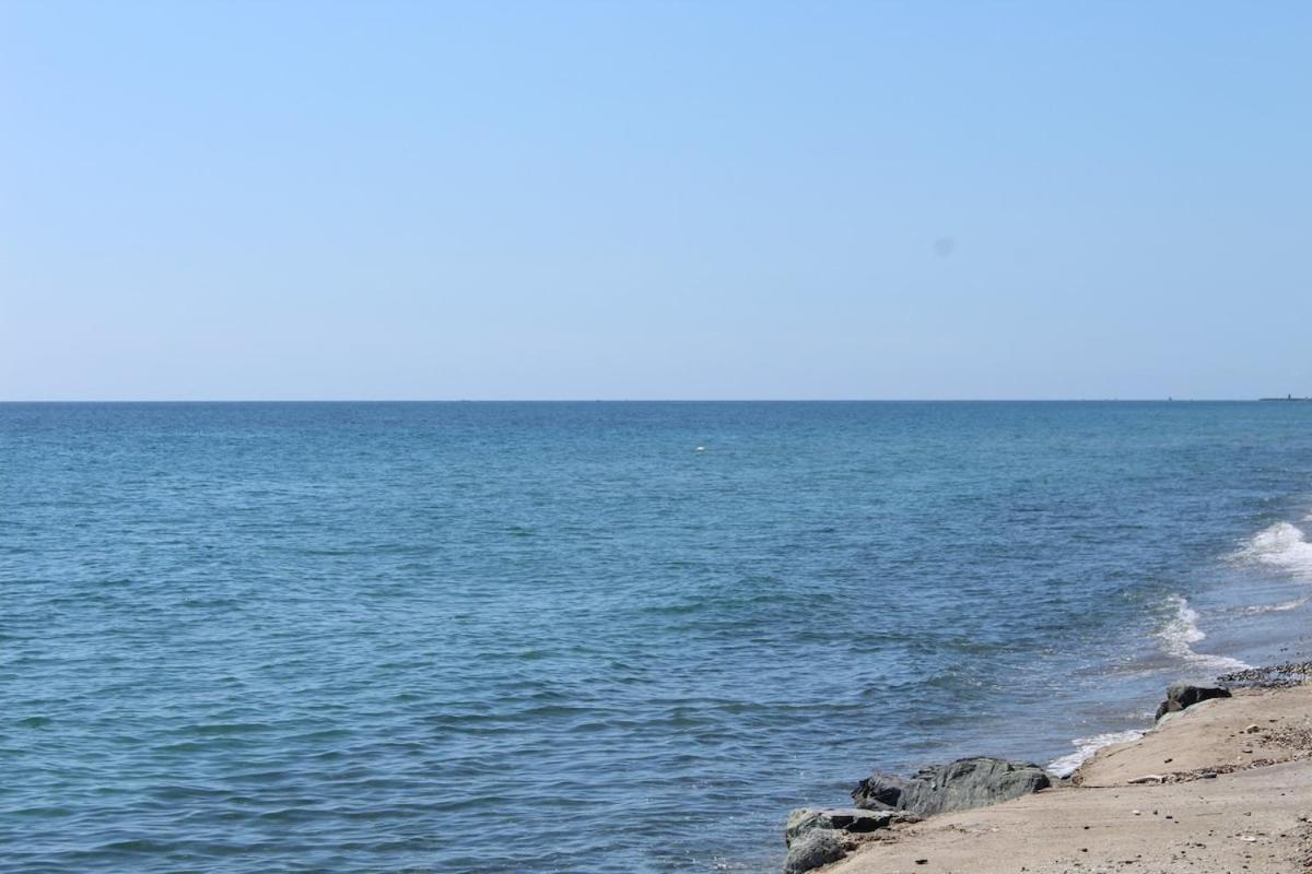 Bord de mer, pieds dans l'eau, vue panoramique Villa Сан-Николао Екстериор снимка