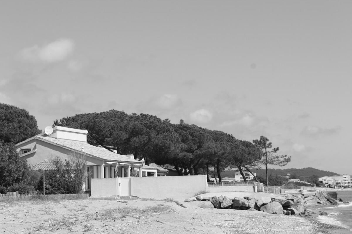 Bord de mer, pieds dans l'eau, vue panoramique Villa Сан-Николао Екстериор снимка