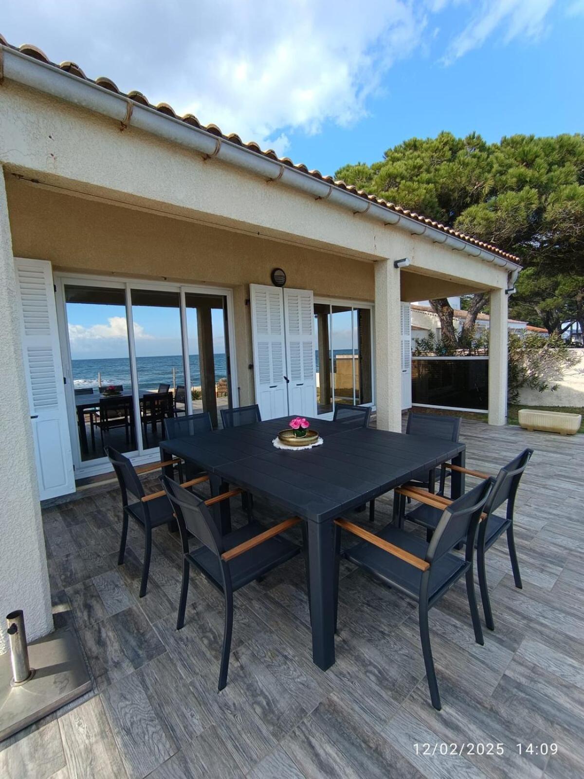 Bord de mer, pieds dans l'eau, vue panoramique Villa Сан-Николао Екстериор снимка